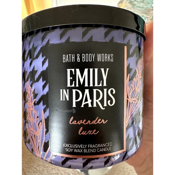 Bath & Body Works Emily in Paris Lavender Luxe Candle - Picture 3 of 4